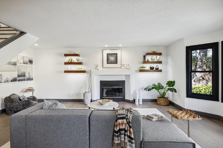 101 Bel Air Rd, Antelope, CA 90077